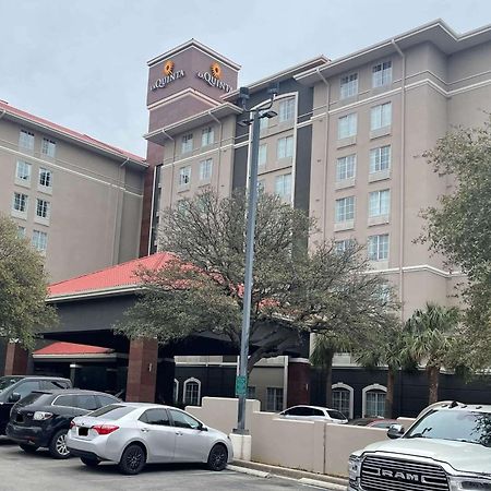 La Quinta By Wyndham San Antonio Airport Hotel Exterior photo